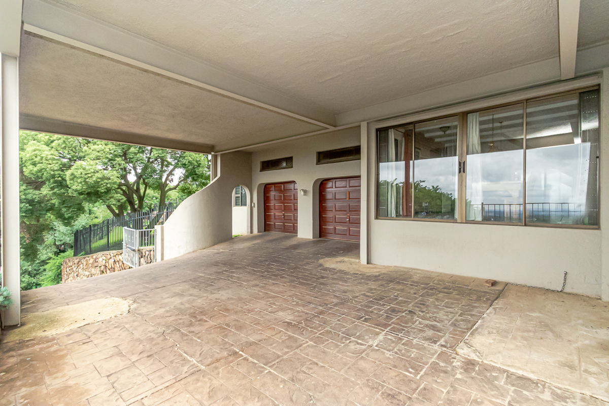 4 Bedroom Property for Sale in Floracliffe Gauteng