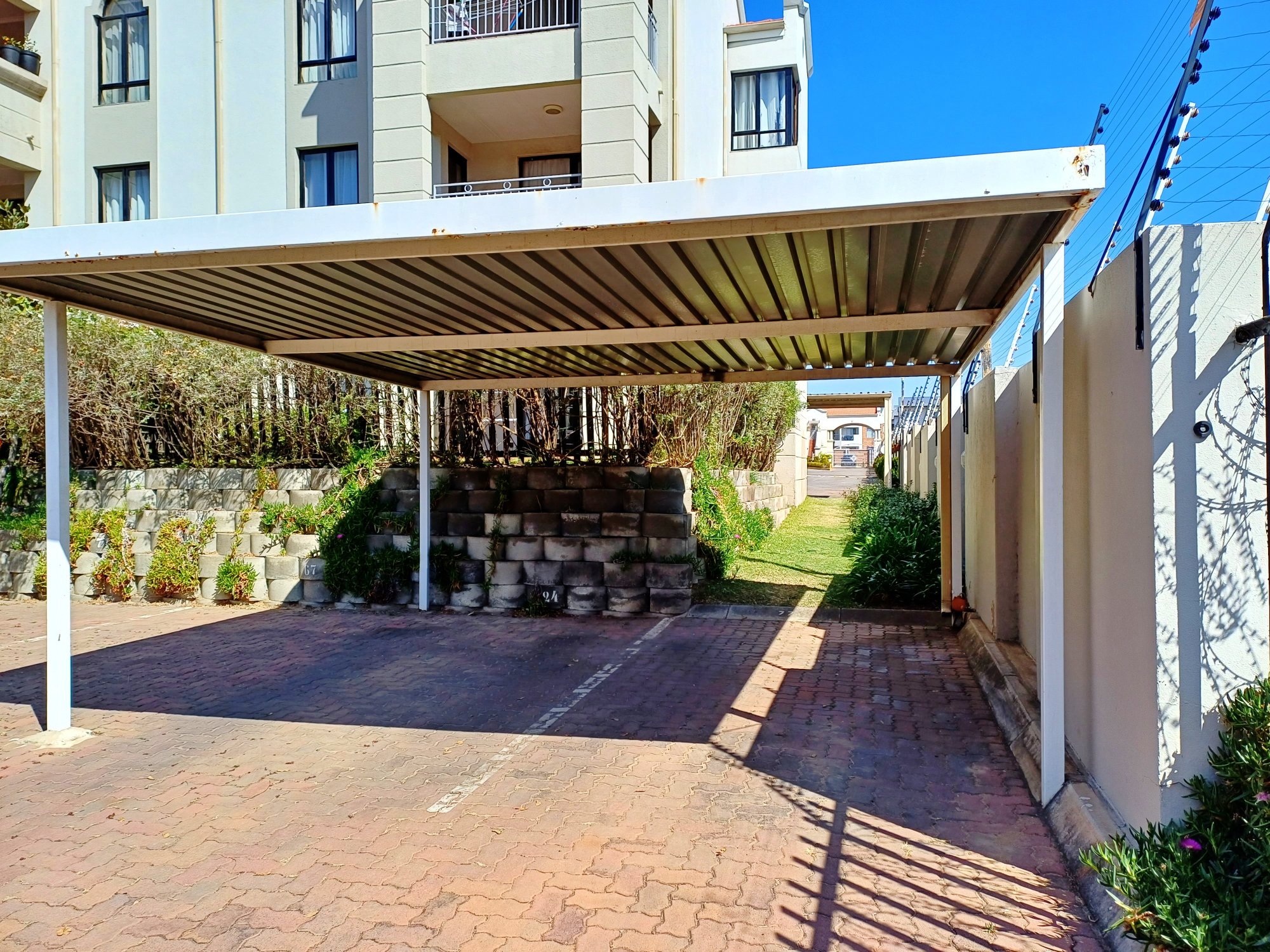 1 Bedroom Property for Sale in Erand Gardens Gauteng