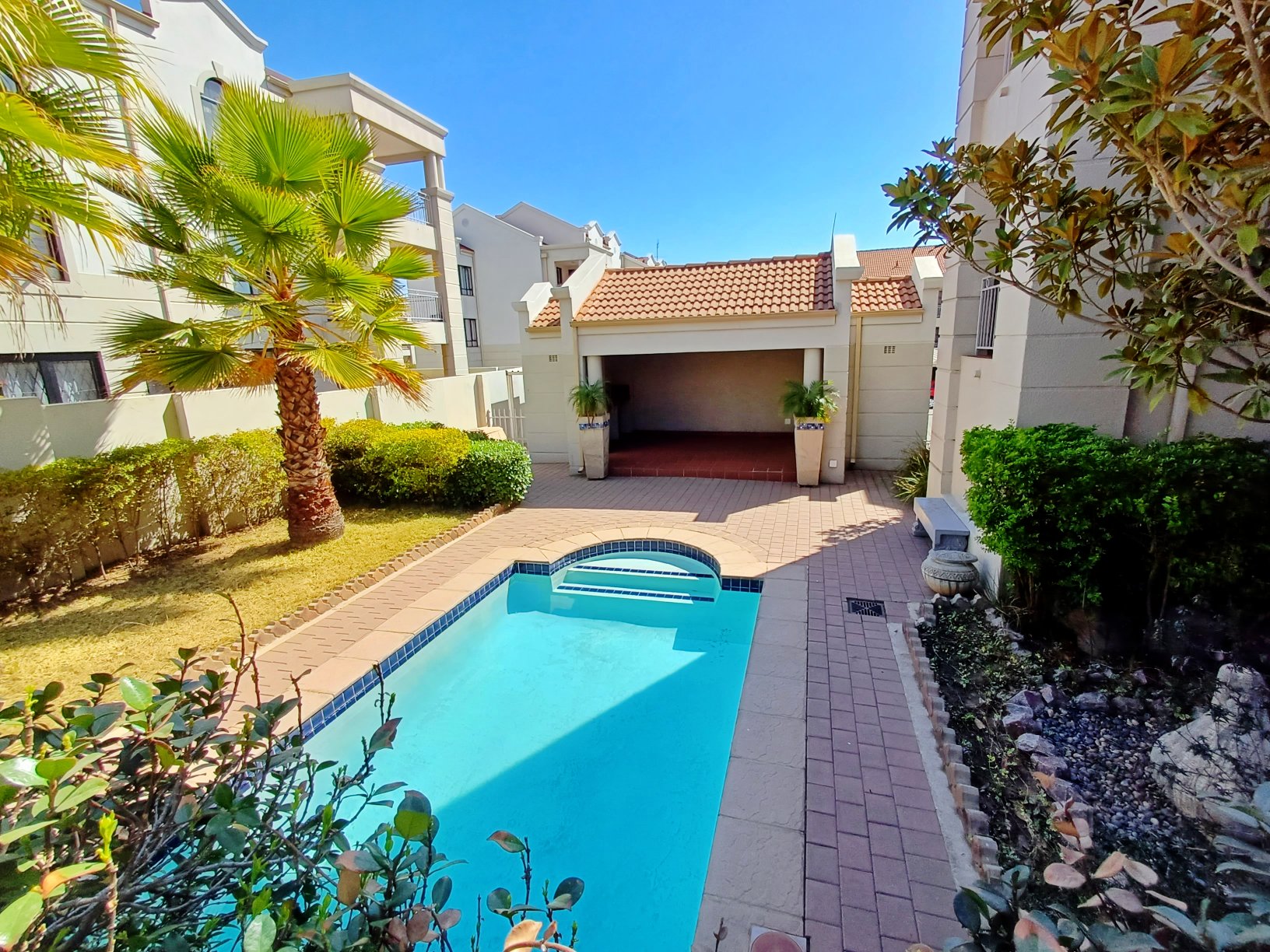 1 Bedroom Property for Sale in Erand Gardens Gauteng