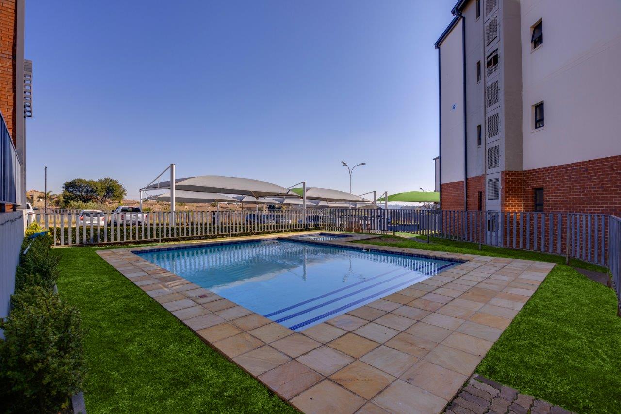 1 Bedroom Property for Sale in Erand Gardens Gauteng