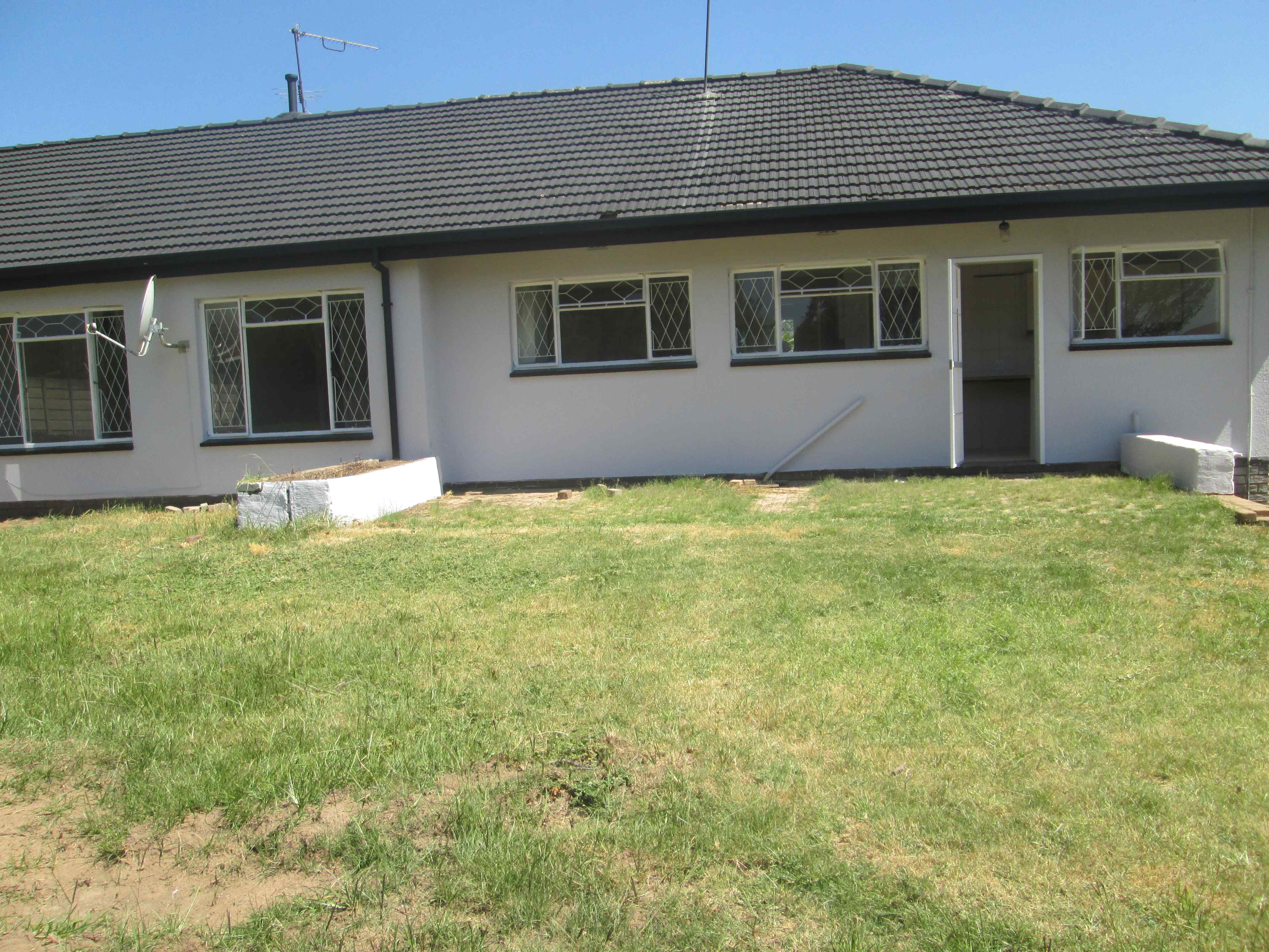 To Let 5 Bedroom Property for Rent in Wendywood Gauteng