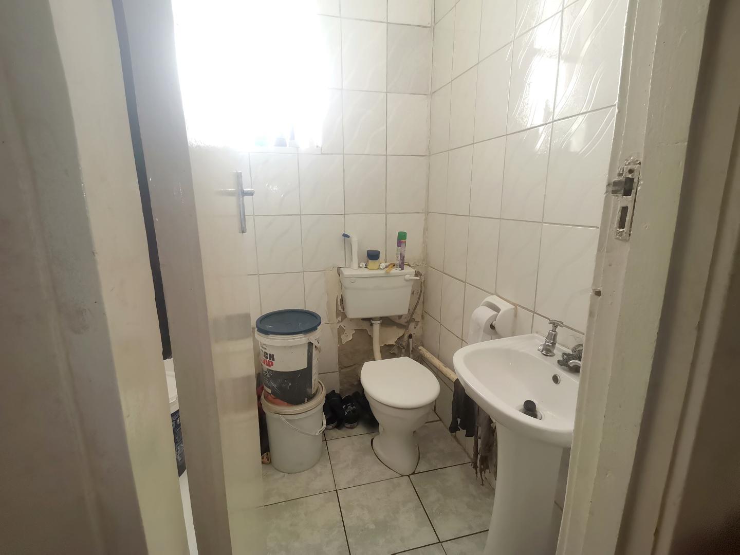 1 Bedroom Property for Sale in Yeoville Gauteng