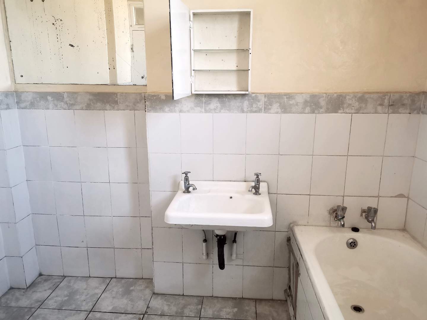 1 Bedroom Property for Sale in Yeoville Gauteng