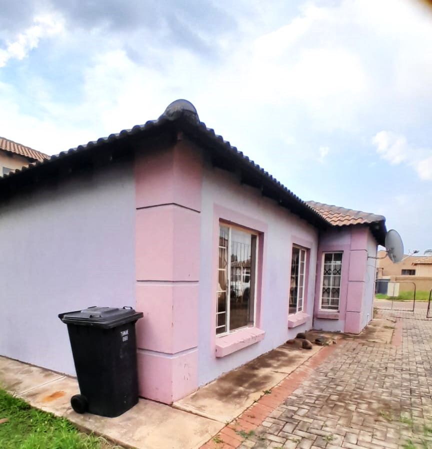 3 Bedroom Property for Sale in Rosslyn Gauteng