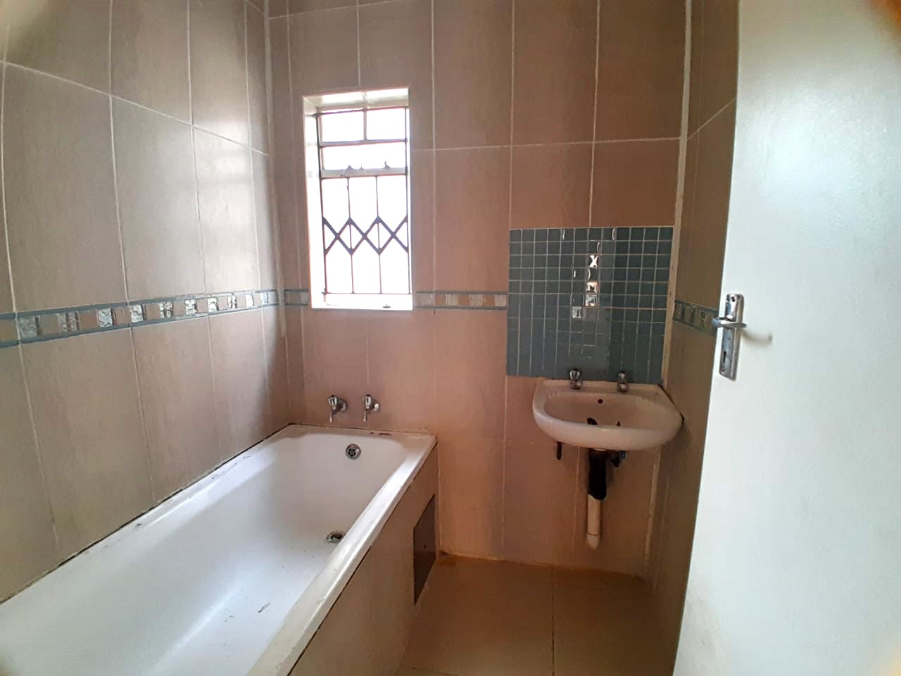 3 Bedroom Property for Sale in Rosslyn Gauteng