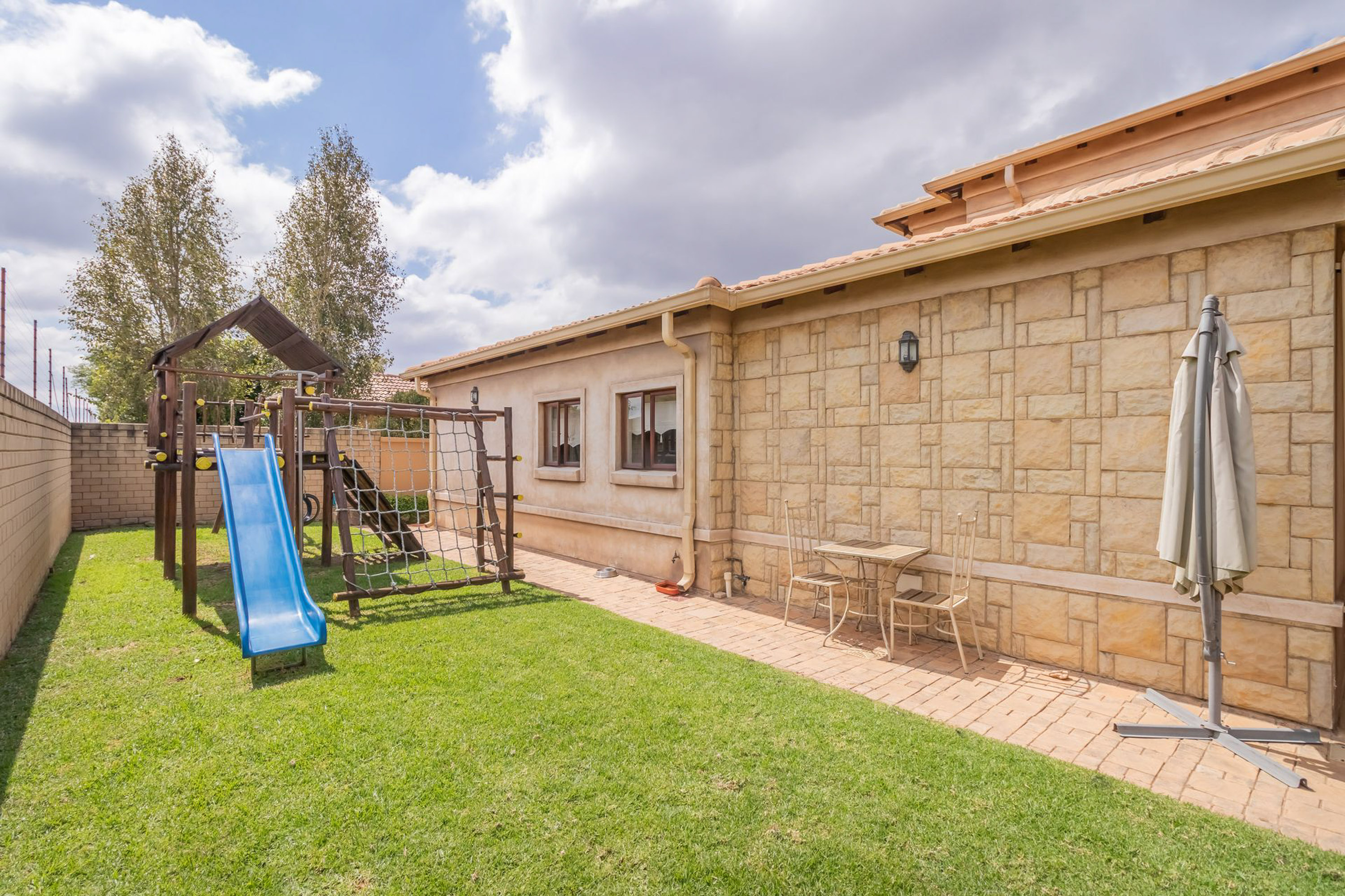 To Let 5 Bedroom Property for Rent in Midstream Estate Gauteng