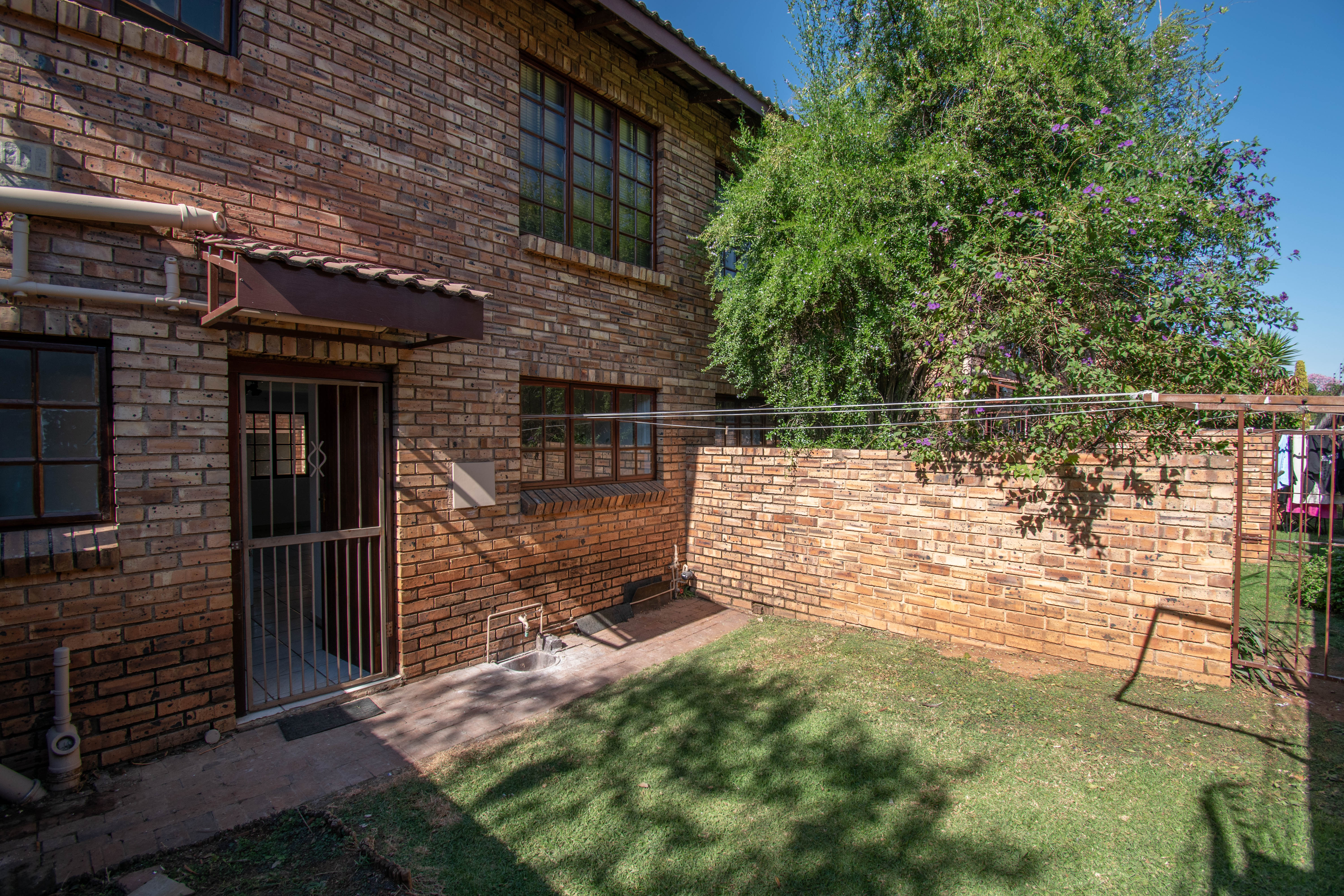 To Let 2 Bedroom Property for Rent in Weltevreden Park Gauteng