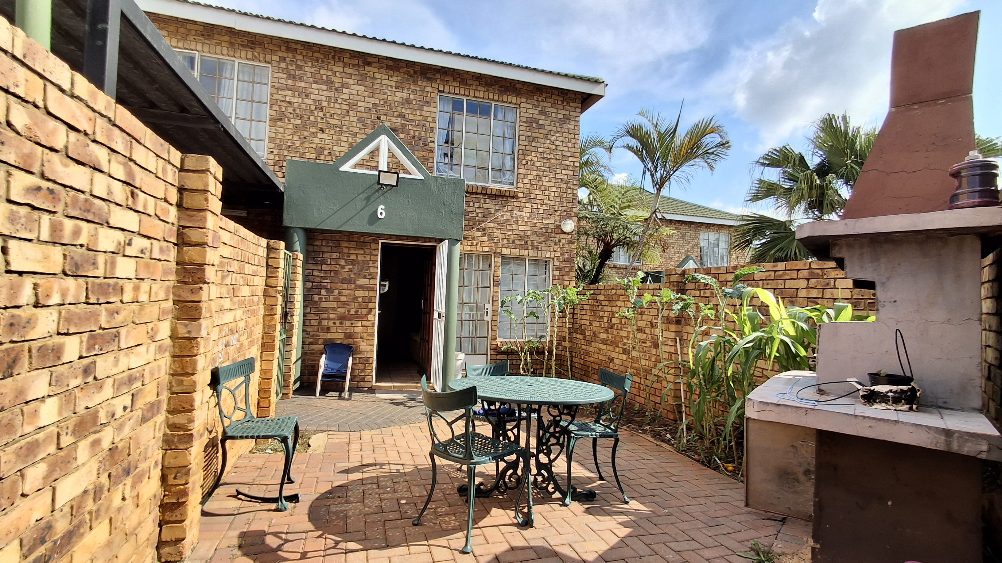 3 Bedroom Property for Sale in Die Hoewes Gauteng