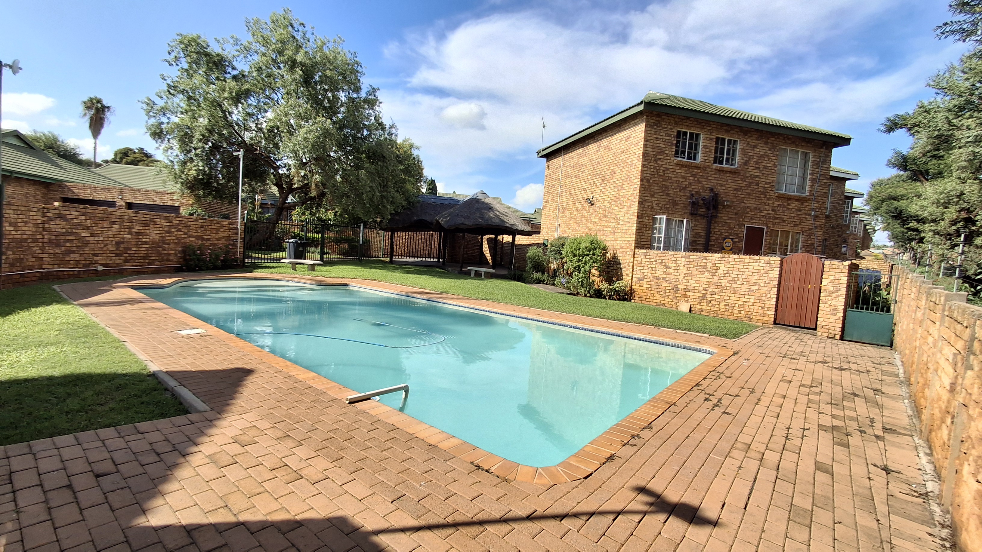 3 Bedroom Property for Sale in Die Hoewes Gauteng