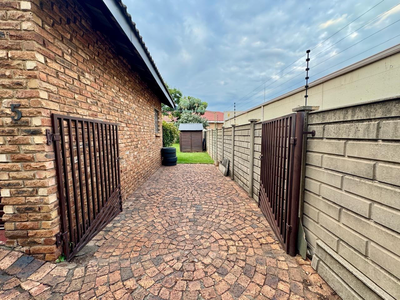 2 Bedroom Property for Sale in Vanderbijlpark SE 4 Gauteng