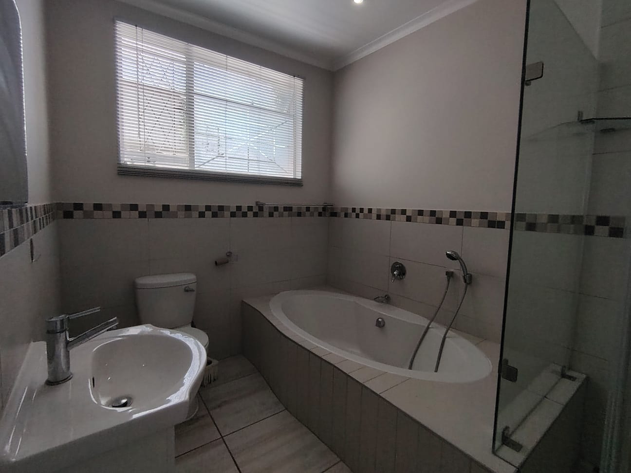 2 Bedroom Property for Sale in Brackendowns Gauteng