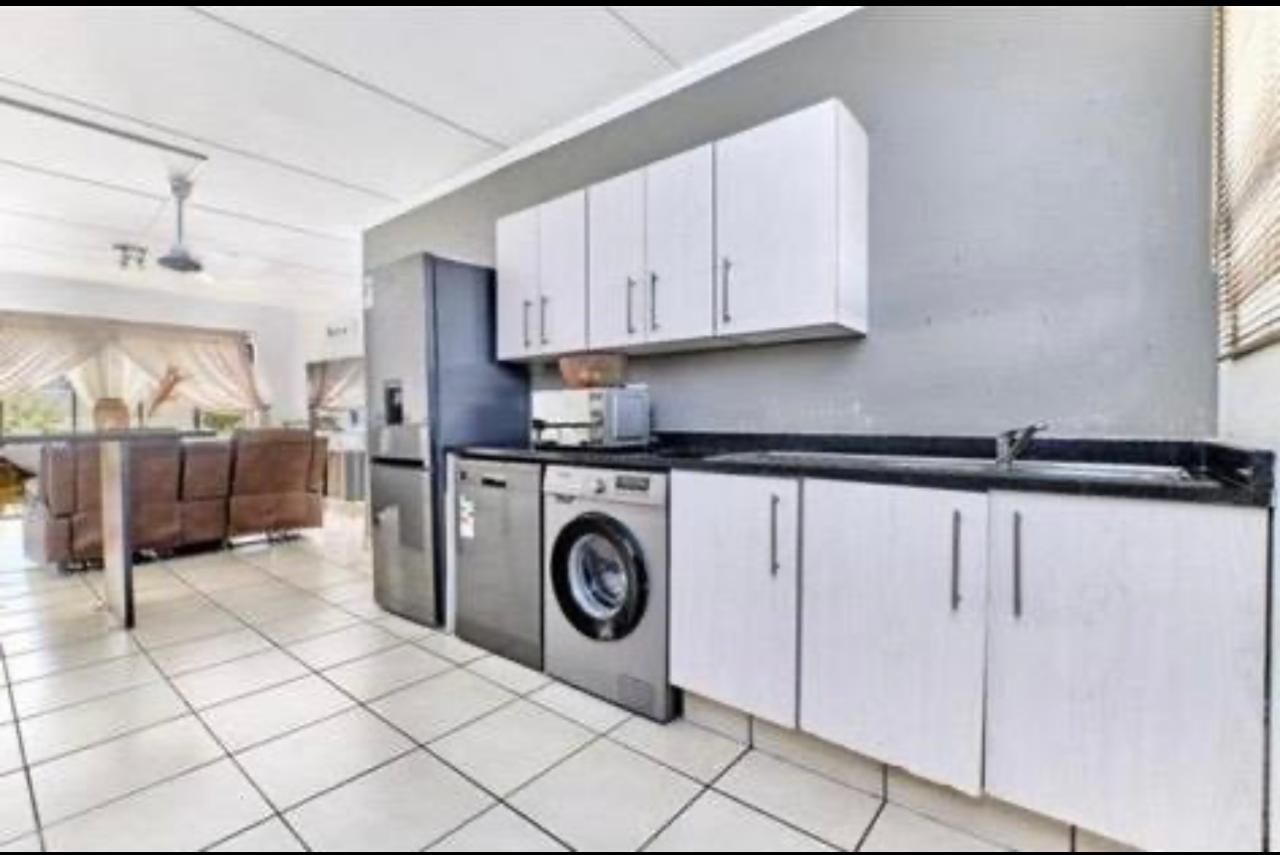 To Let 3 Bedroom Property for Rent in Lonehill Gauteng