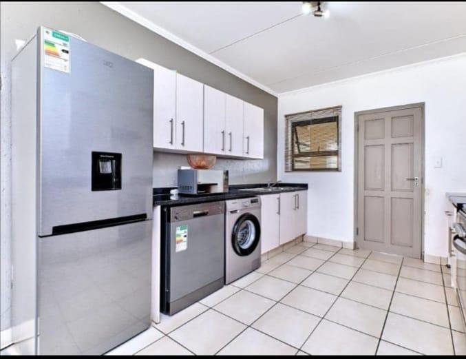 To Let 3 Bedroom Property for Rent in Lonehill Gauteng