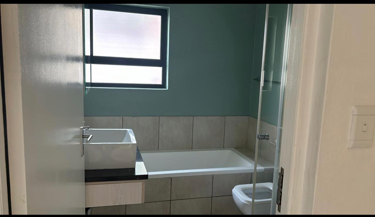 To Let 3 Bedroom Property for Rent in Lonehill Gauteng