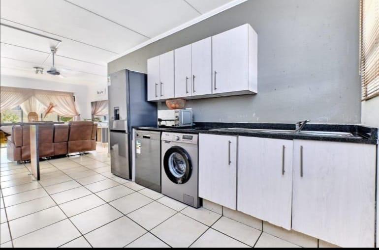 To Let 3 Bedroom Property for Rent in Lonehill Gauteng