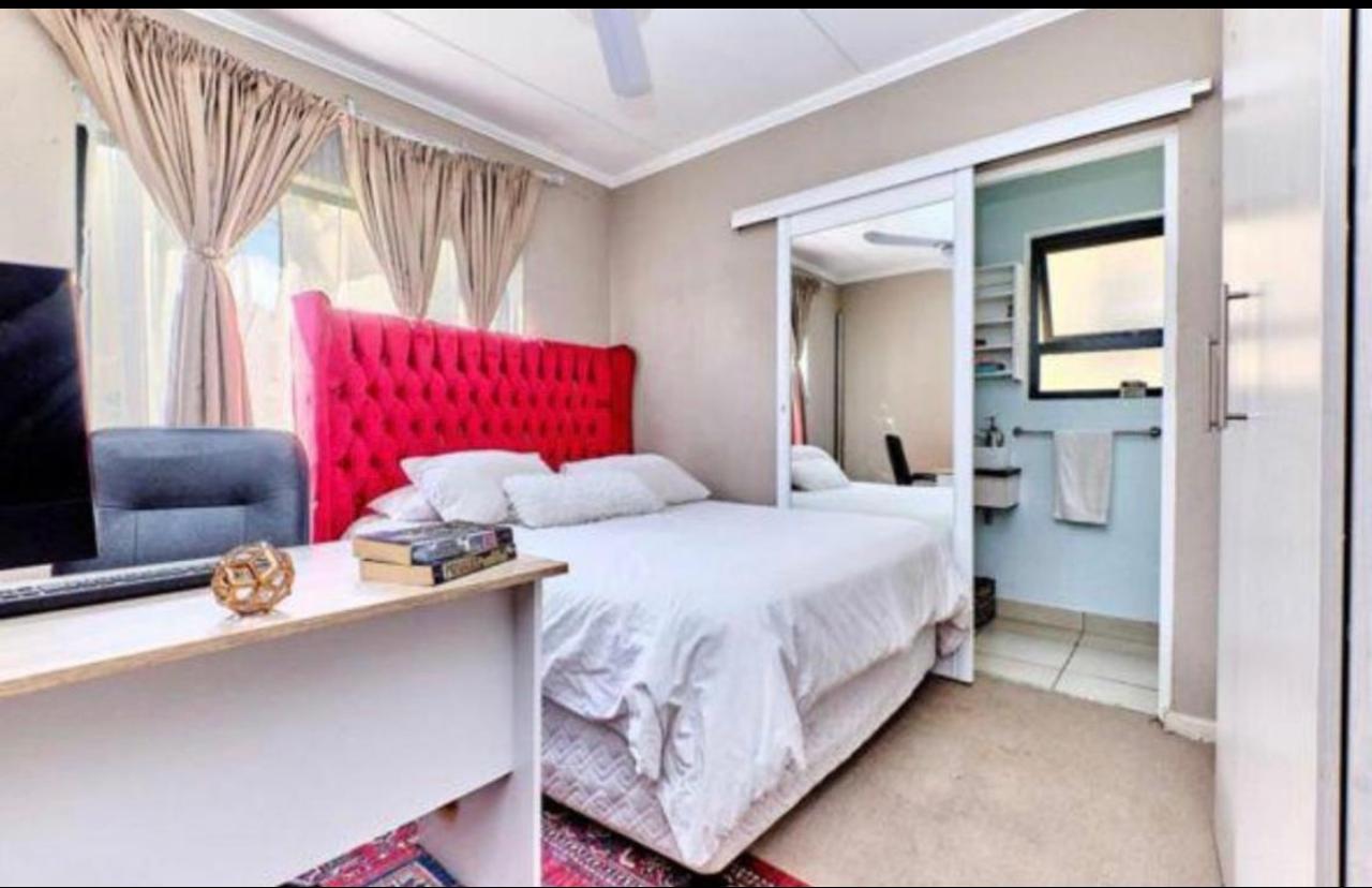 To Let 3 Bedroom Property for Rent in Lonehill Gauteng