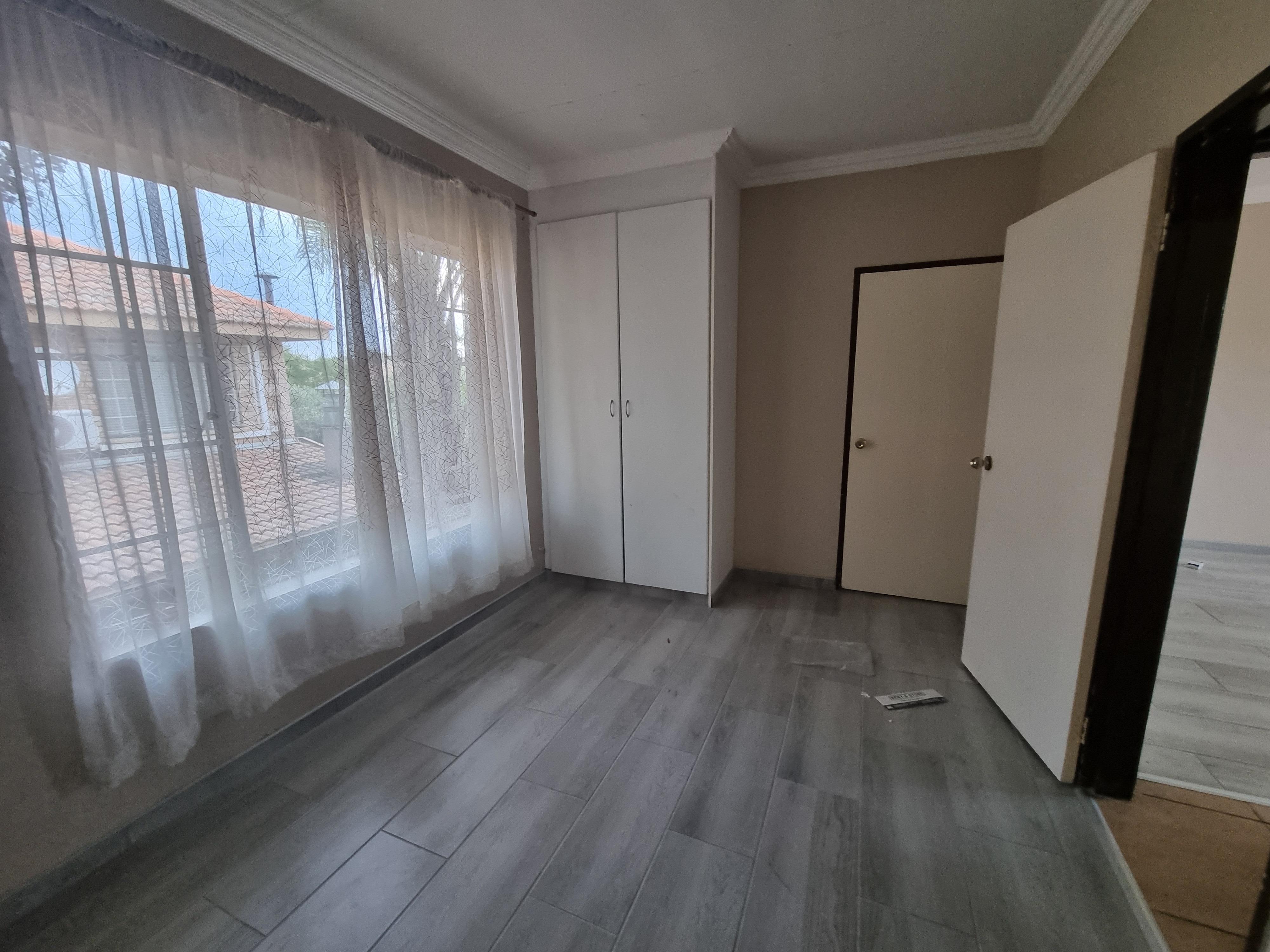 To Let 4 Bedroom Property for Rent in Ruimsig Gauteng