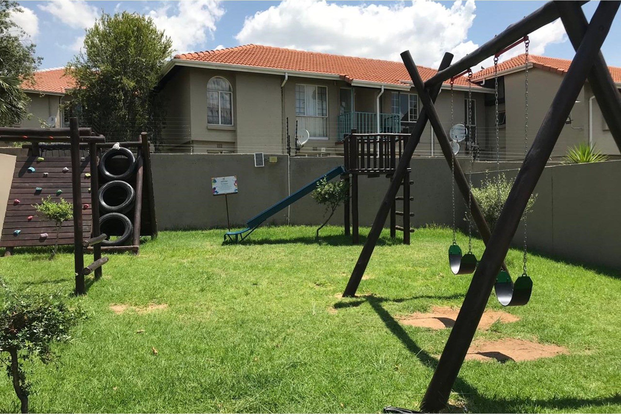 To Let 2 Bedroom Property for Rent in Vorna Valley Gauteng