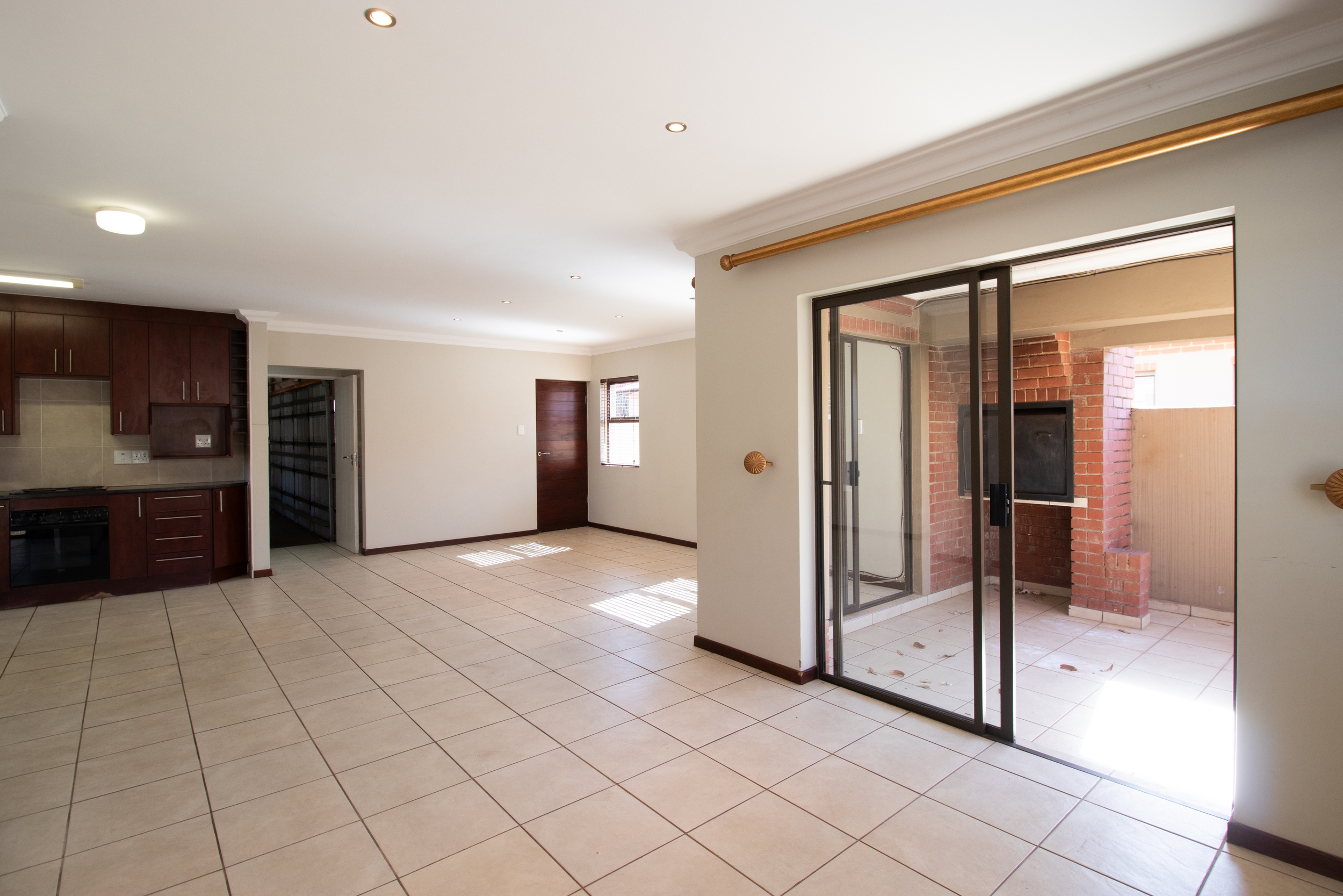 To Let 4 Bedroom Property for Rent in Rietvalleirand Gauteng