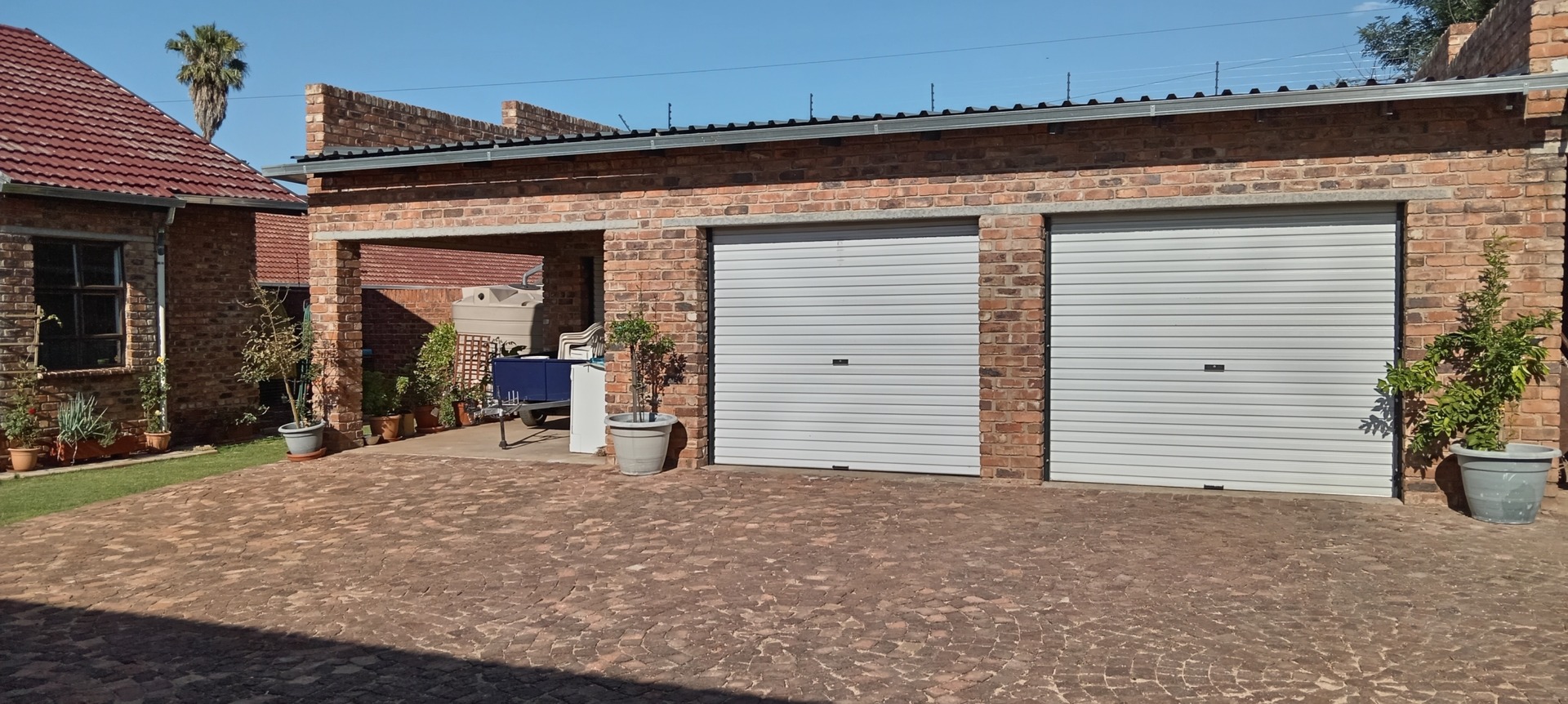 8 Bedroom Property for Sale in Daggafontein Gauteng