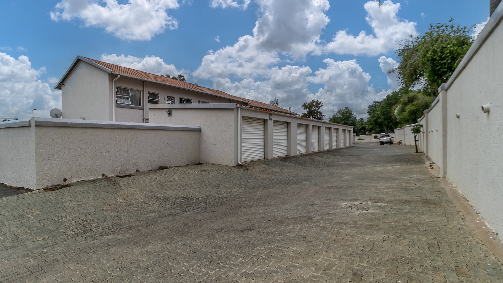 2 Bedroom Property for Sale in Buccleuch Gauteng