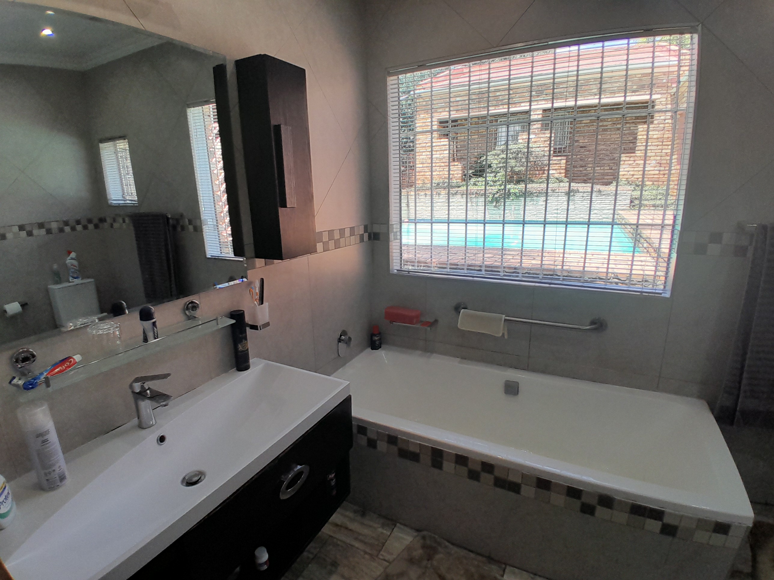 3 Bedroom Property for Sale in Helderkruin View Gauteng