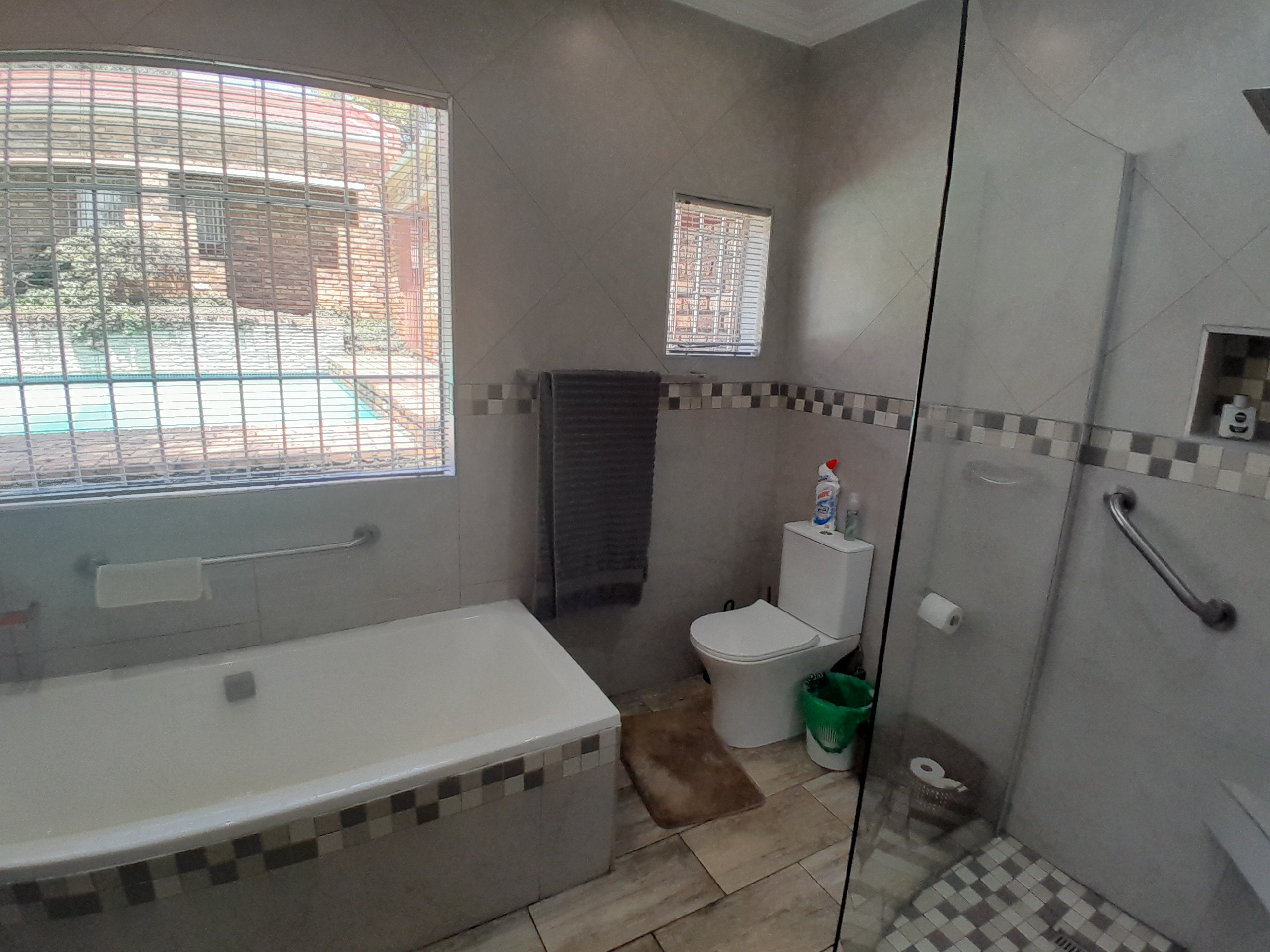 3 Bedroom Property for Sale in Helderkruin View Gauteng