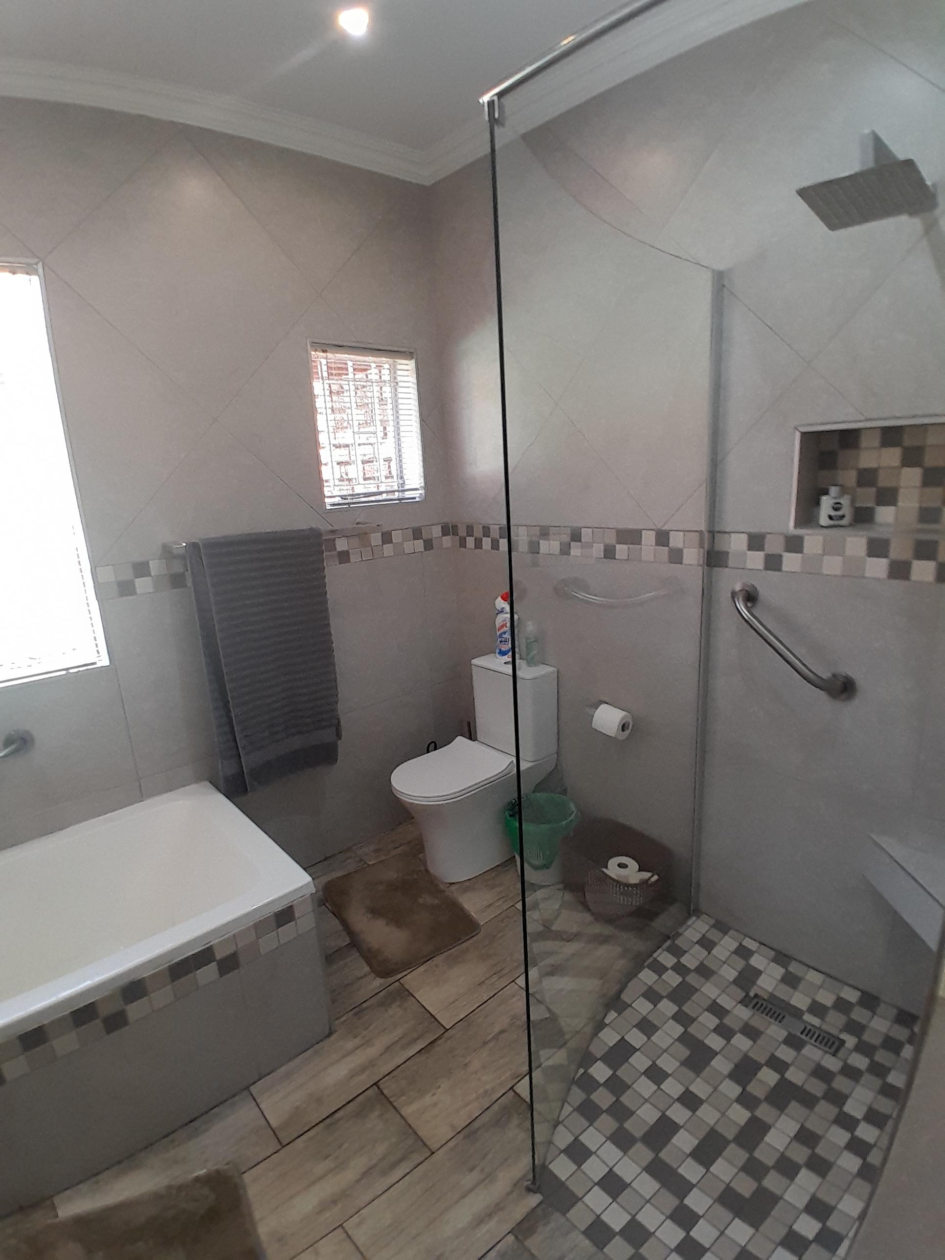 3 Bedroom Property for Sale in Helderkruin View Gauteng