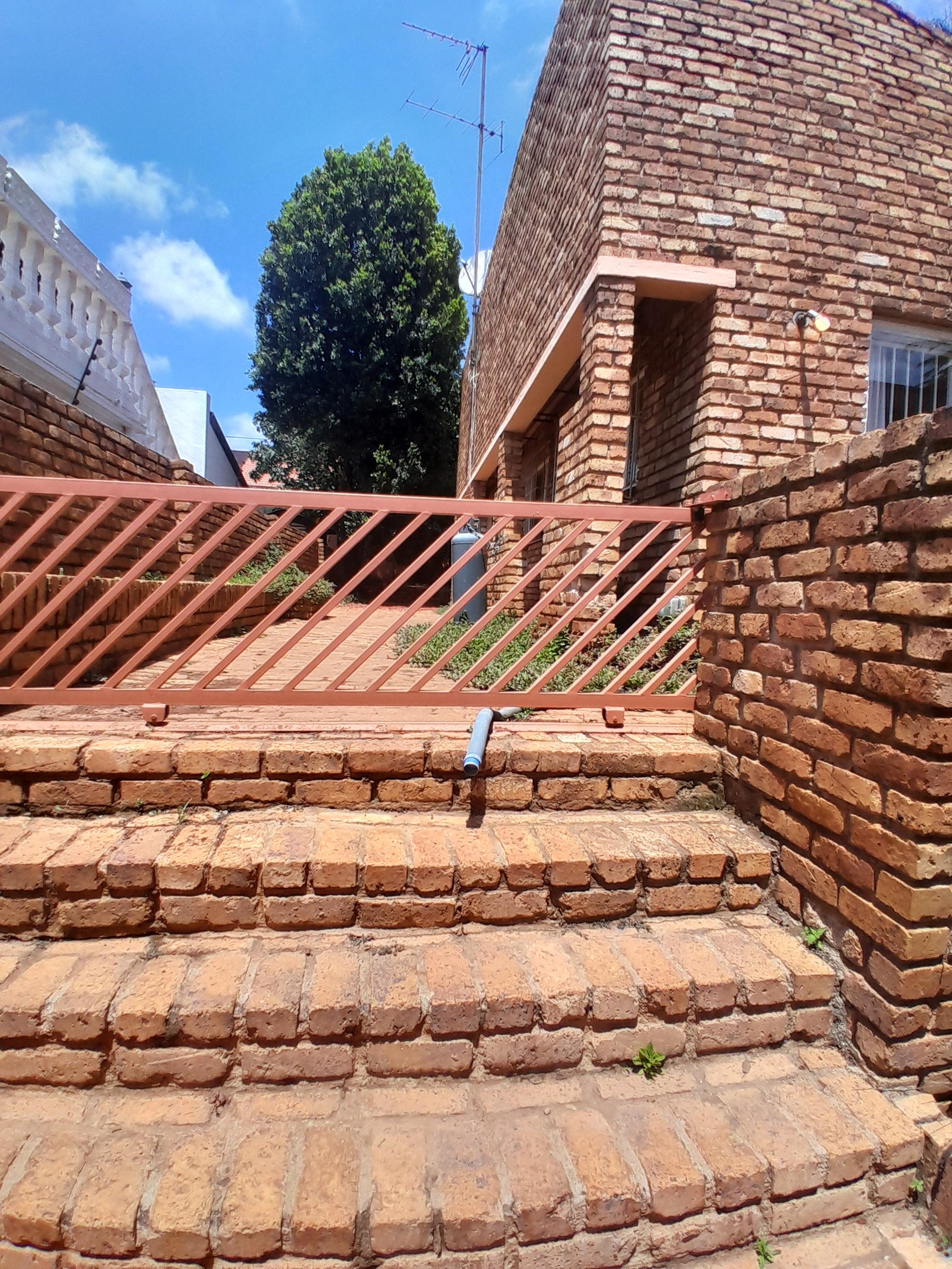 3 Bedroom Property for Sale in Helderkruin View Gauteng