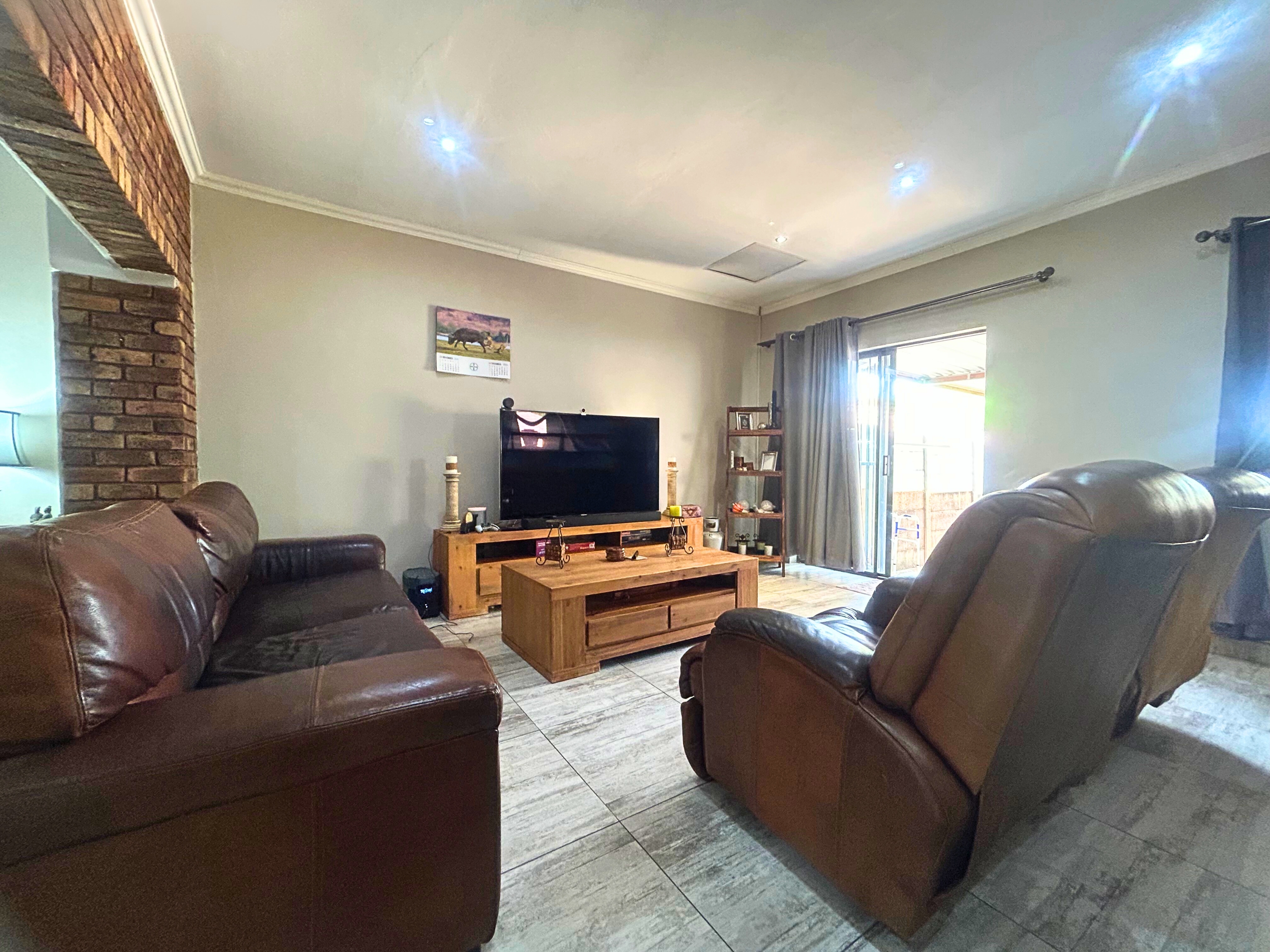 6 Bedroom Property for Sale in The Reeds Gauteng