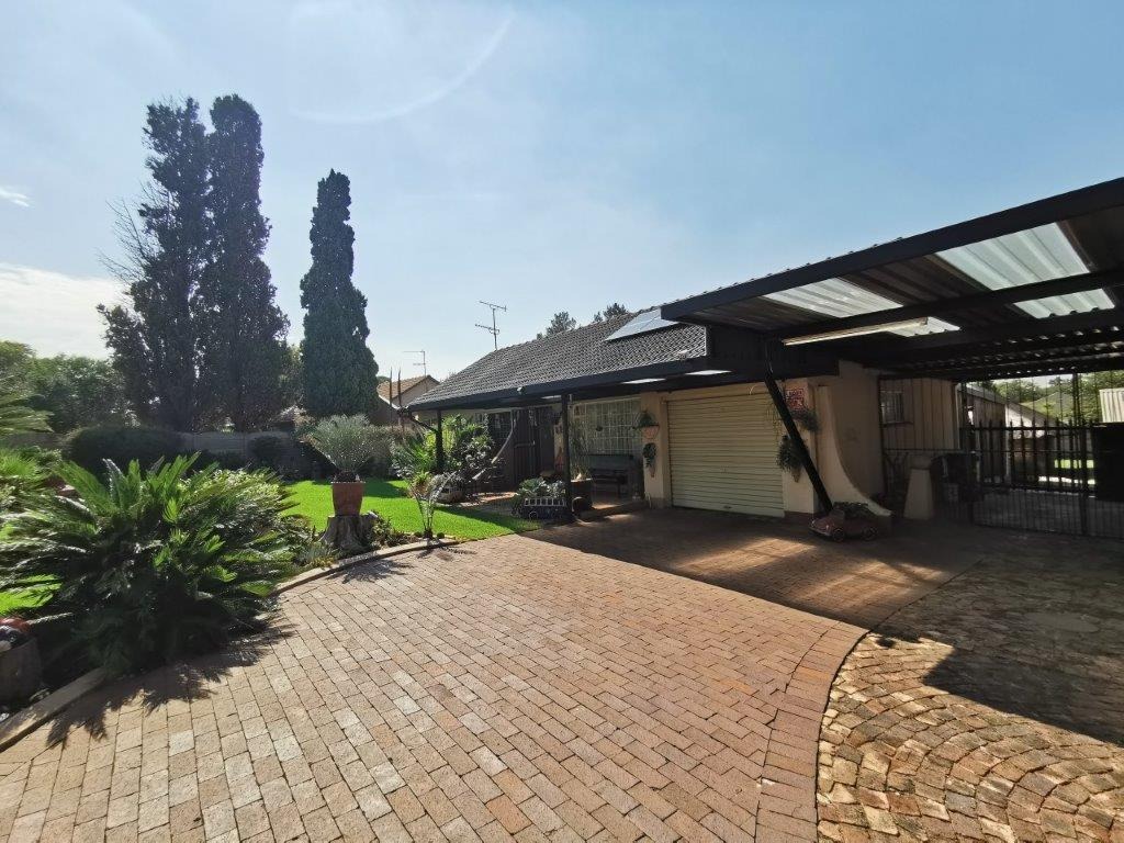 3 Bedroom Property for Sale in Brackendowns Gauteng