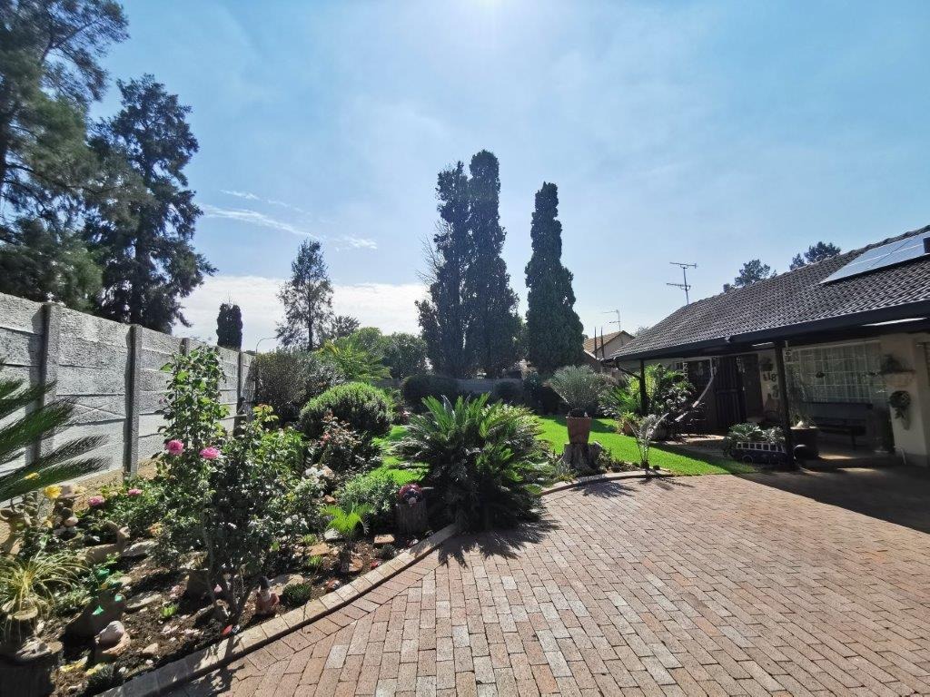 3 Bedroom Property for Sale in Brackendowns Gauteng