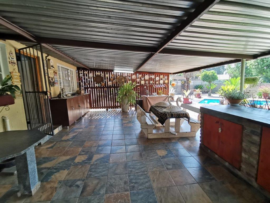 3 Bedroom Property for Sale in Brackendowns Gauteng