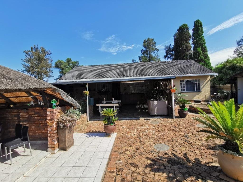 3 Bedroom Property for Sale in Brackendowns Gauteng