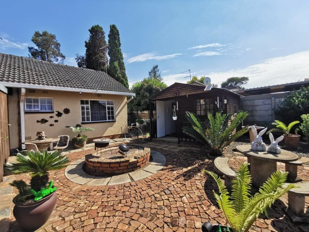 3 Bedroom Property for Sale in Brackendowns Gauteng