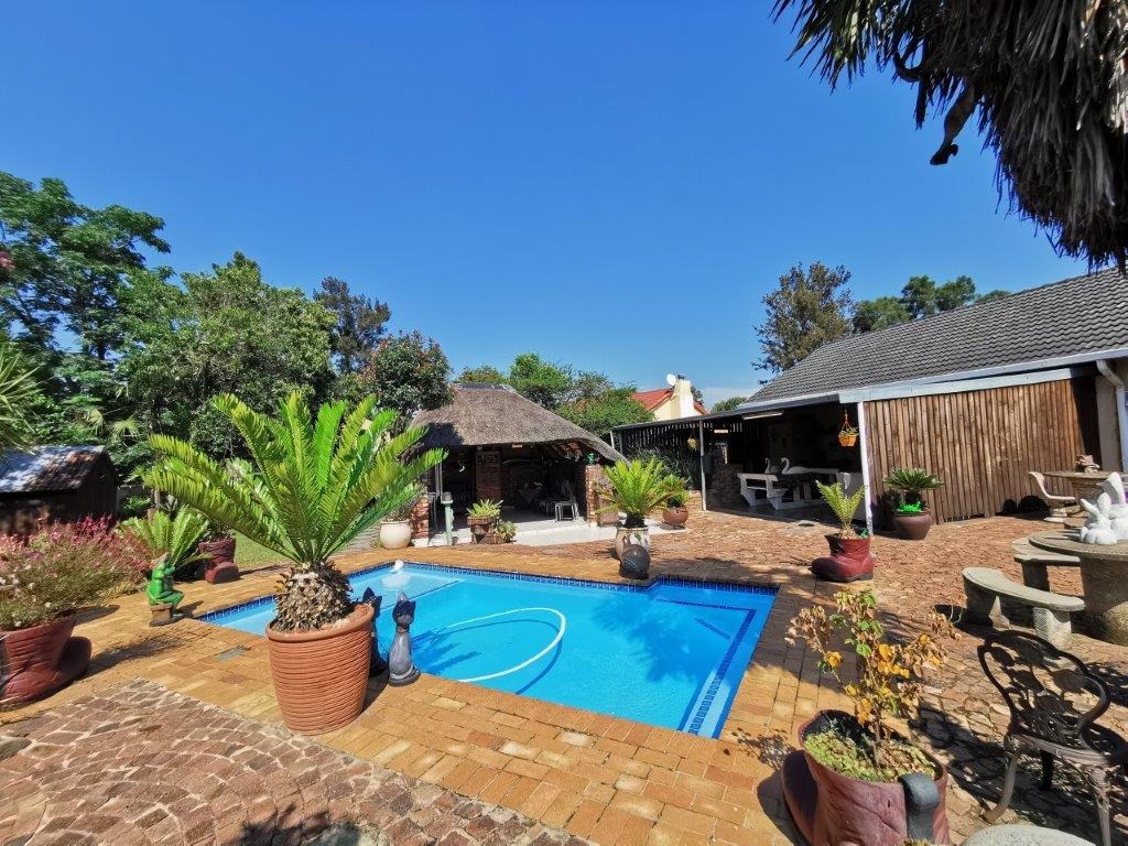 3 Bedroom Property for Sale in Brackendowns Gauteng