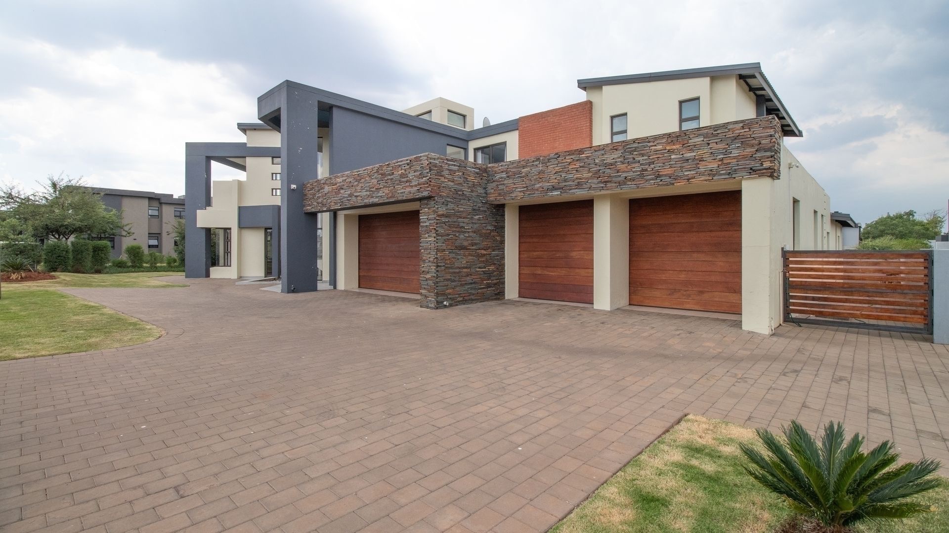 6 Bedroom Property for Sale in Serengeti Lifestyle Estate Gauteng