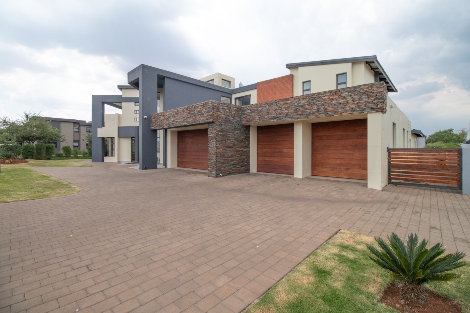 6 Bedroom Property for Sale in Serengeti Lifestyle Estate Gauteng