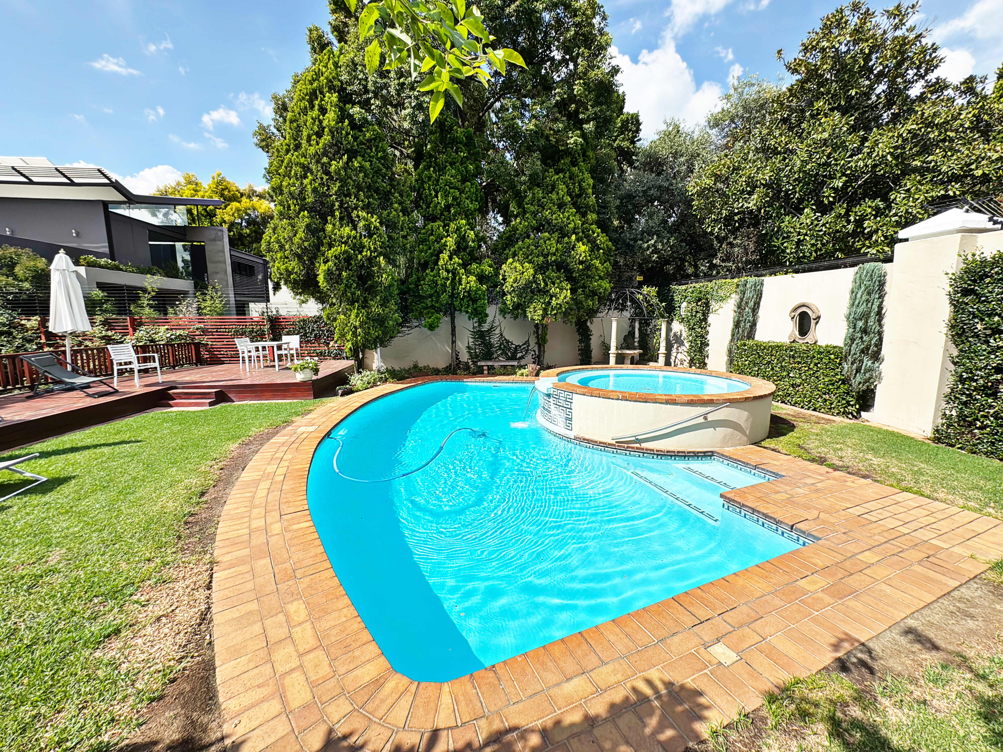 To Let 2 Bedroom Property for Rent in Sandown Gauteng