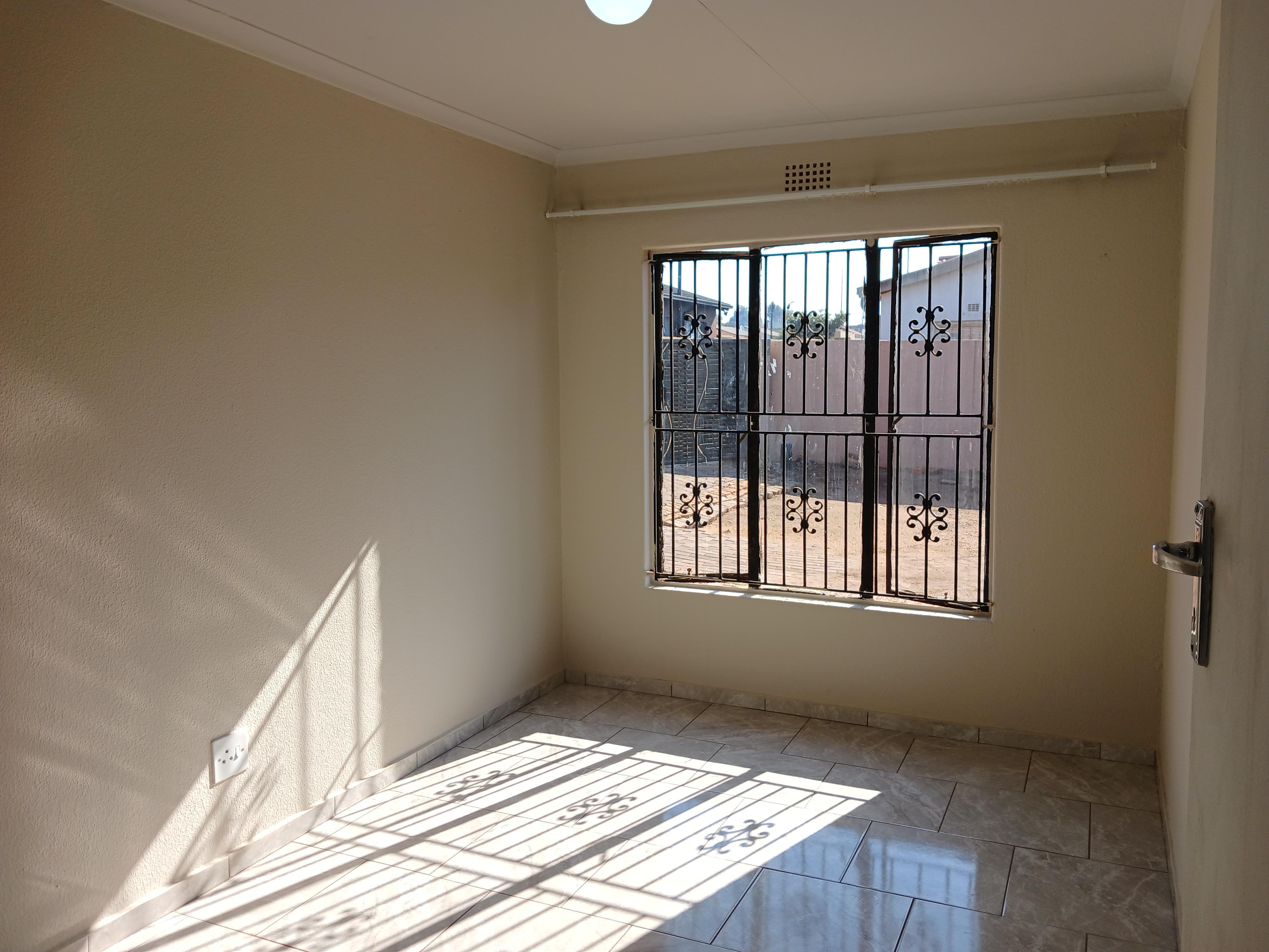 3 Bedroom Property for Sale in Chiawelo Gauteng