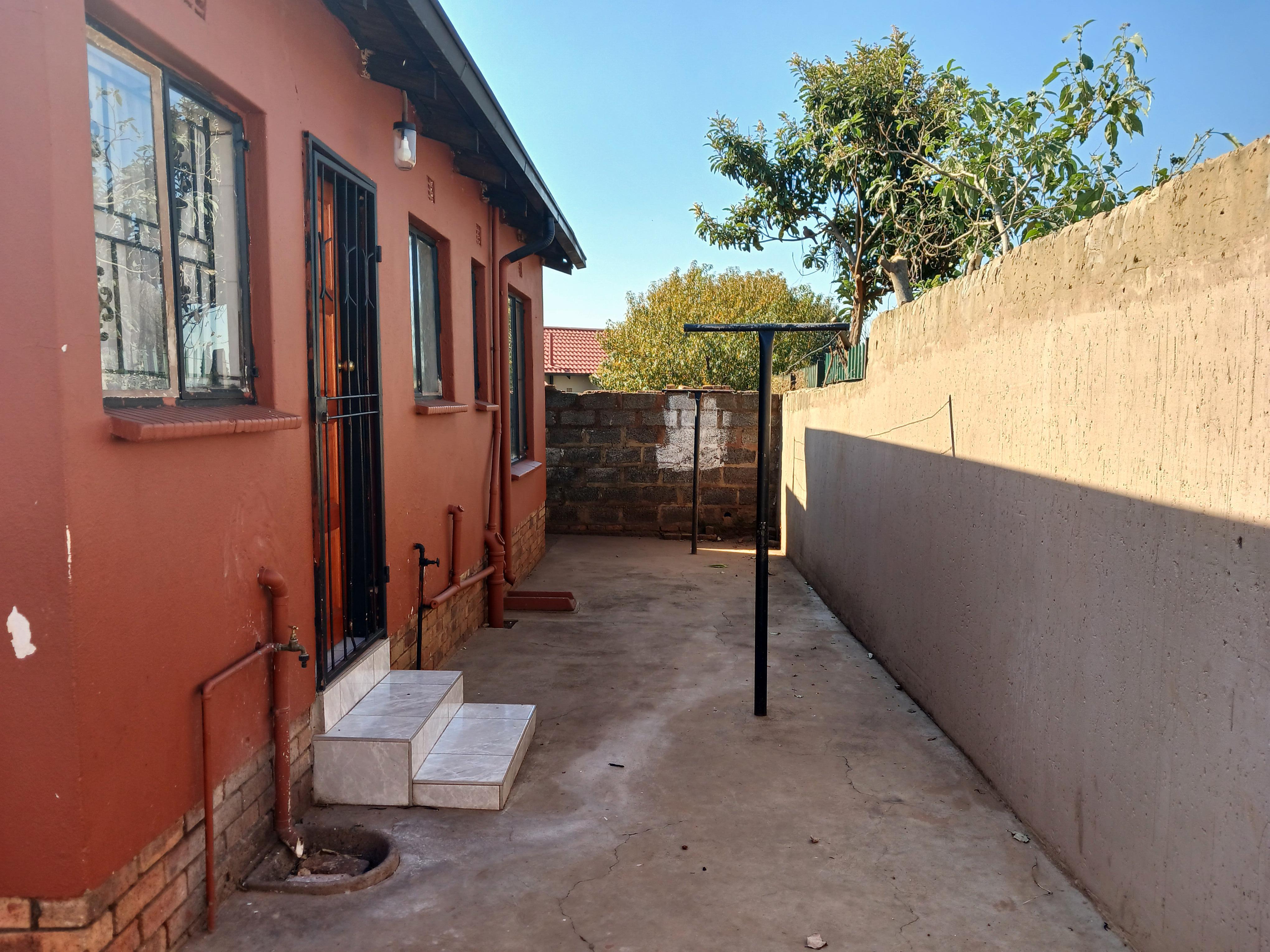 3 Bedroom Property for Sale in Chiawelo Gauteng