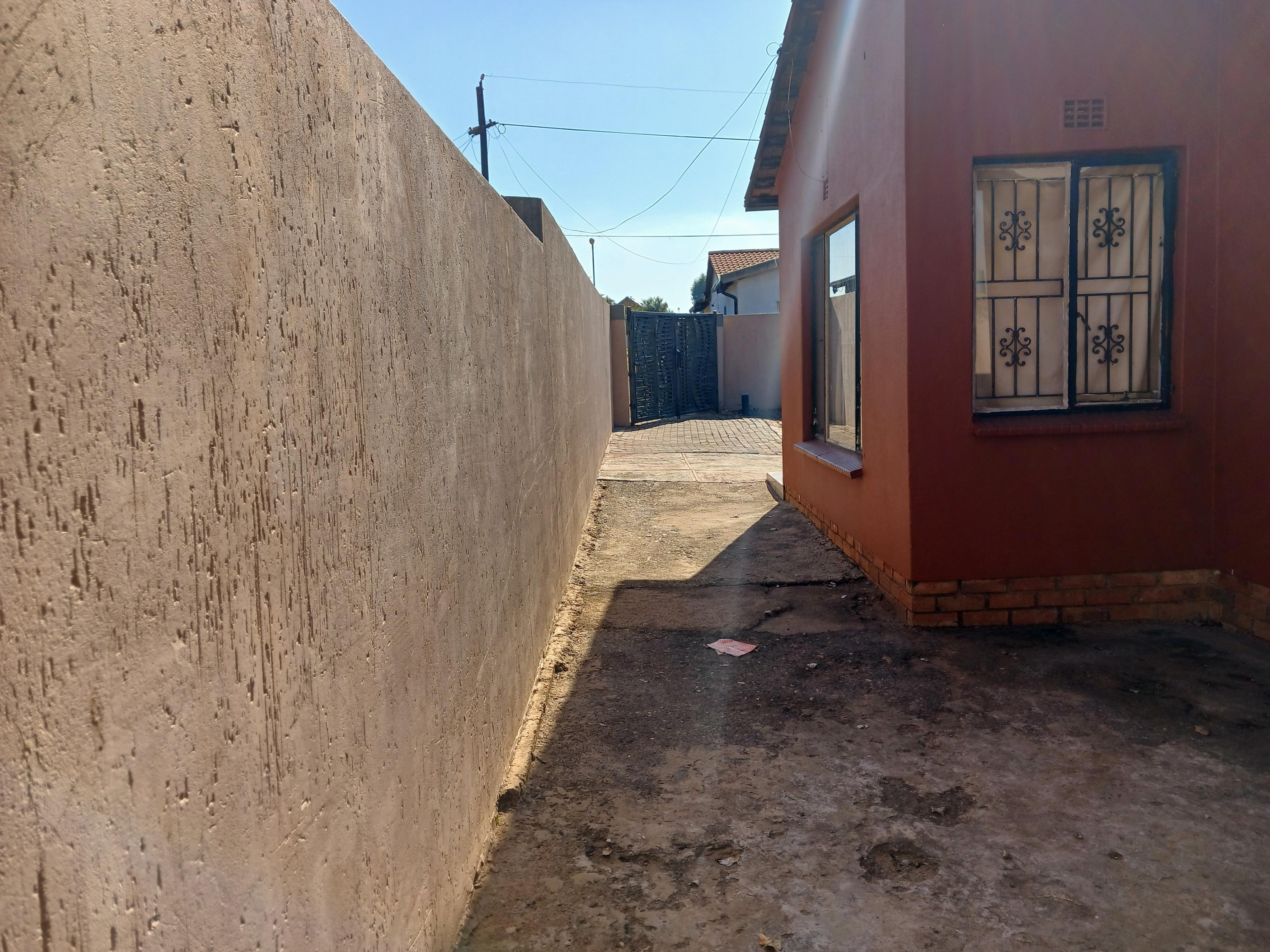 3 Bedroom Property for Sale in Chiawelo Gauteng