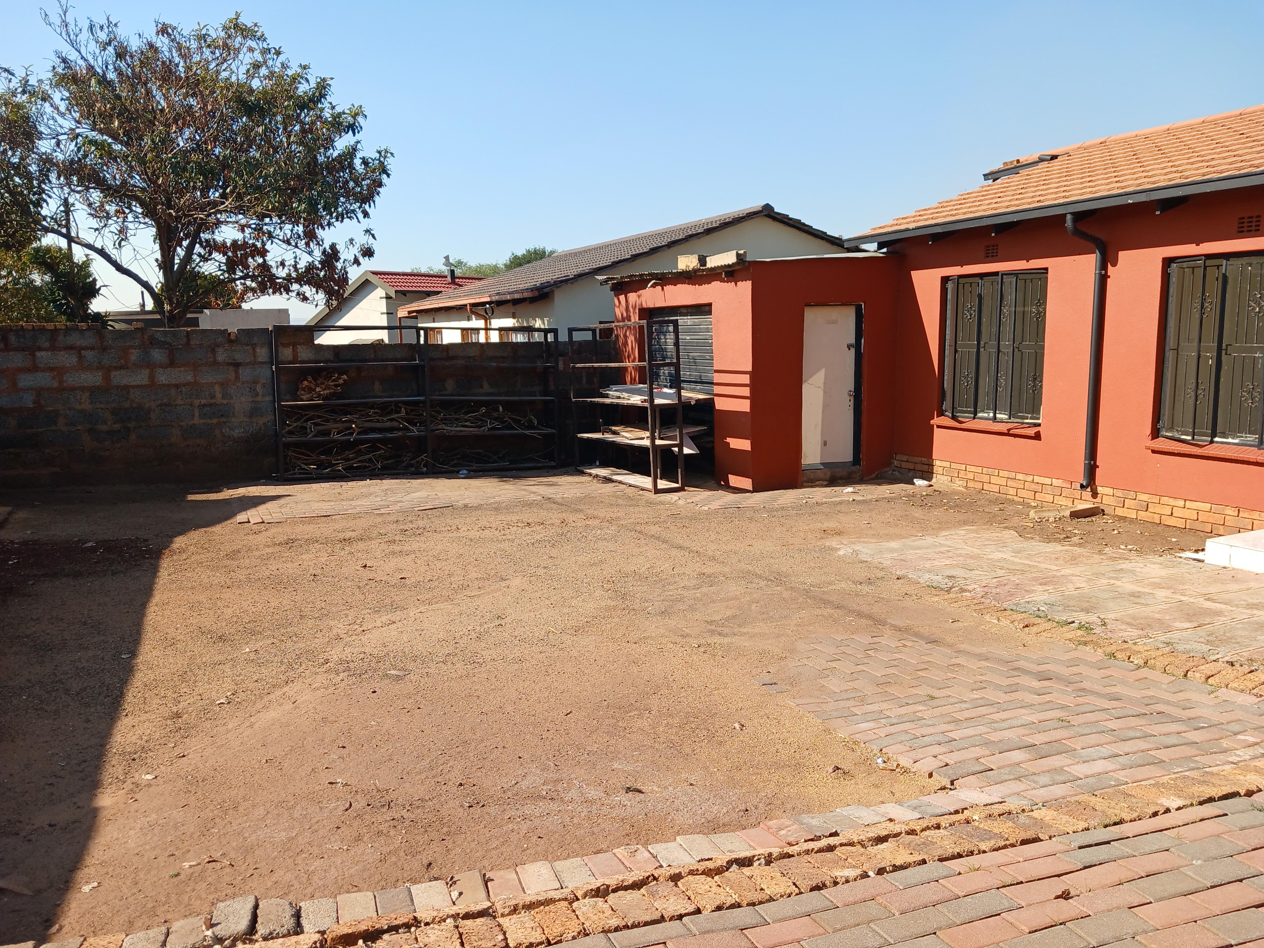 3 Bedroom Property for Sale in Chiawelo Gauteng