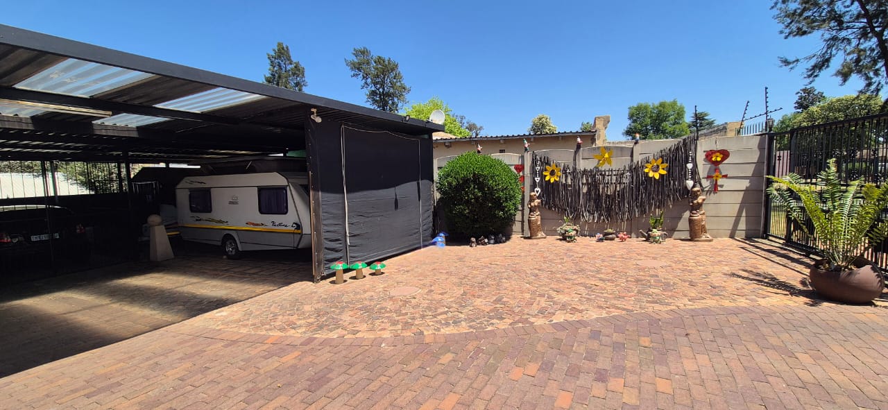 3 Bedroom Property for Sale in Brackendowns Gauteng