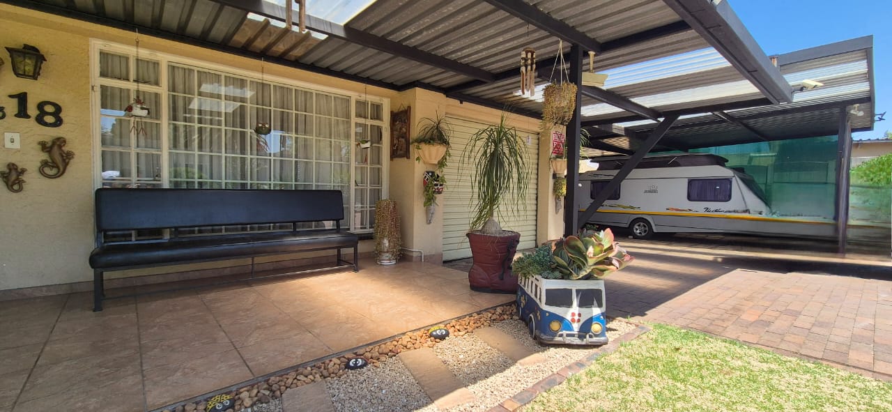 3 Bedroom Property for Sale in Brackendowns Gauteng