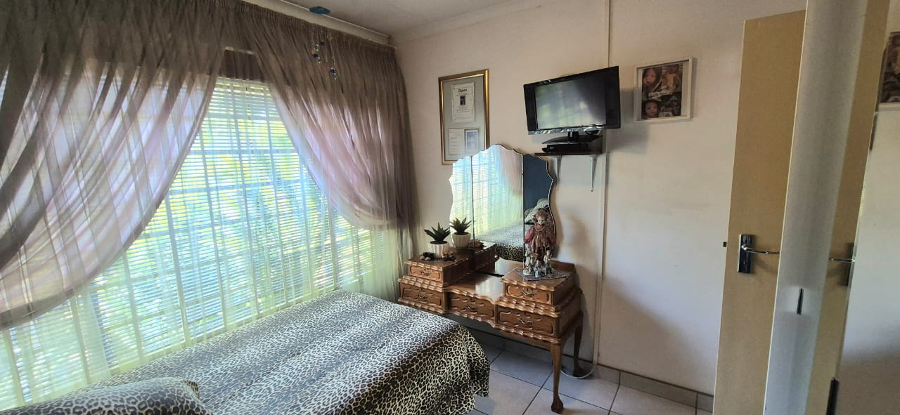 3 Bedroom Property for Sale in Brackendowns Gauteng