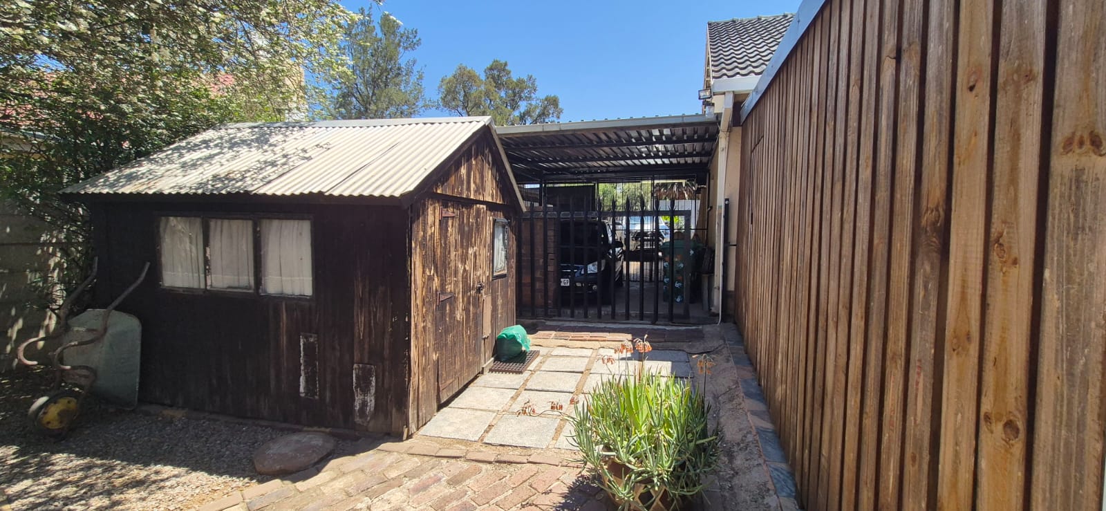 3 Bedroom Property for Sale in Brackendowns Gauteng