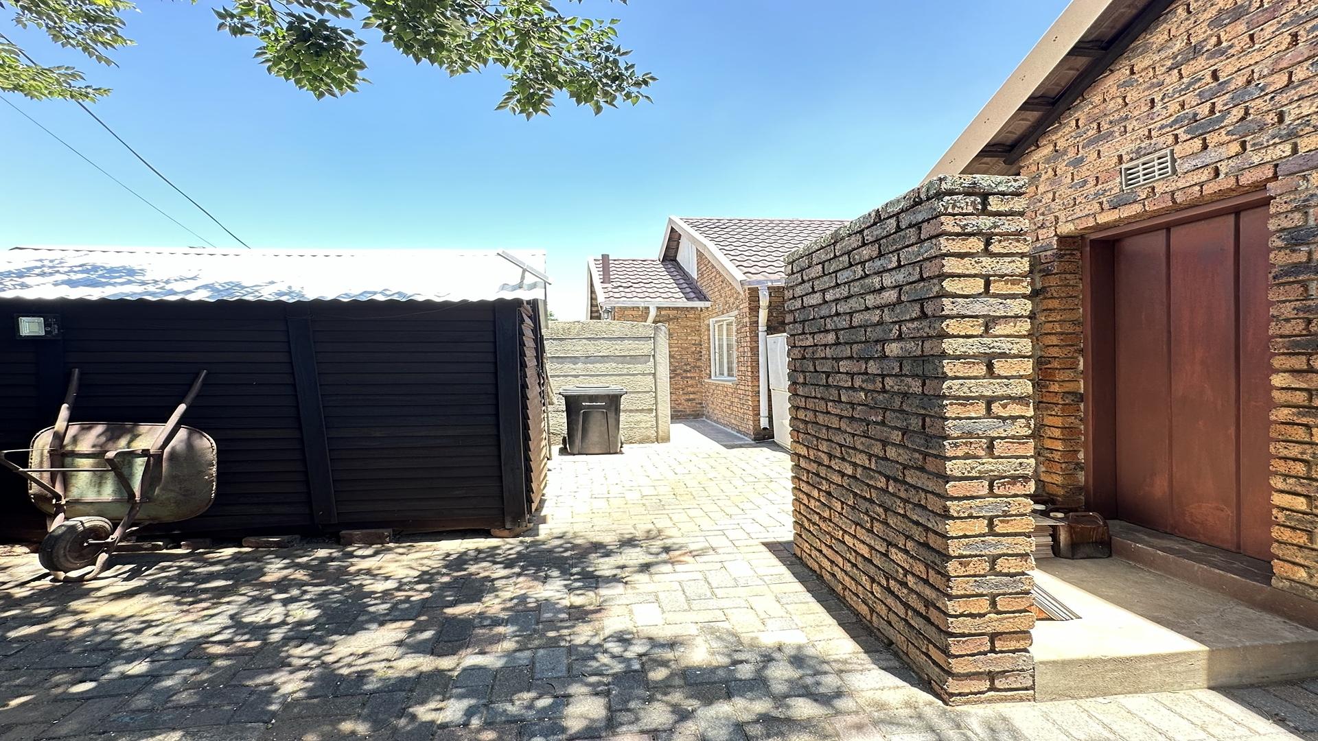 3 Bedroom Property for Sale in Bonaero Park Gauteng