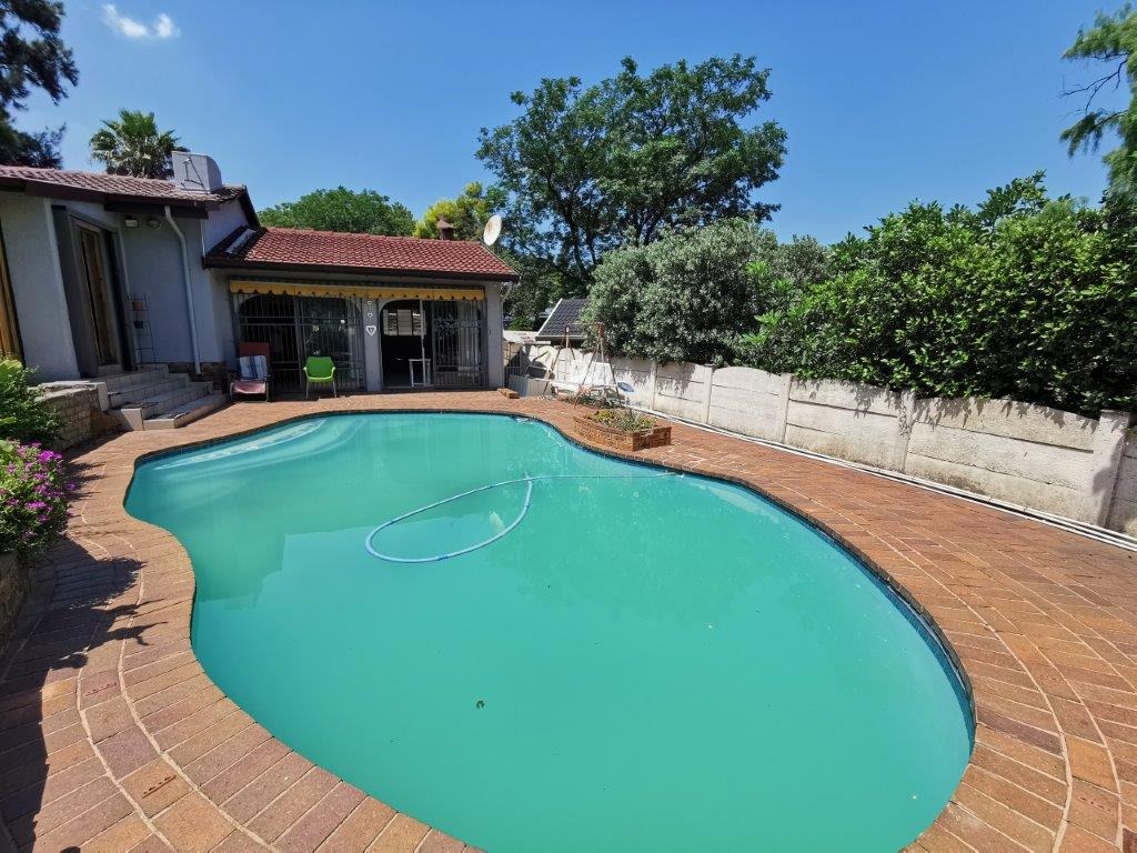 3 Bedroom Property for Sale in Brackendowns Gauteng