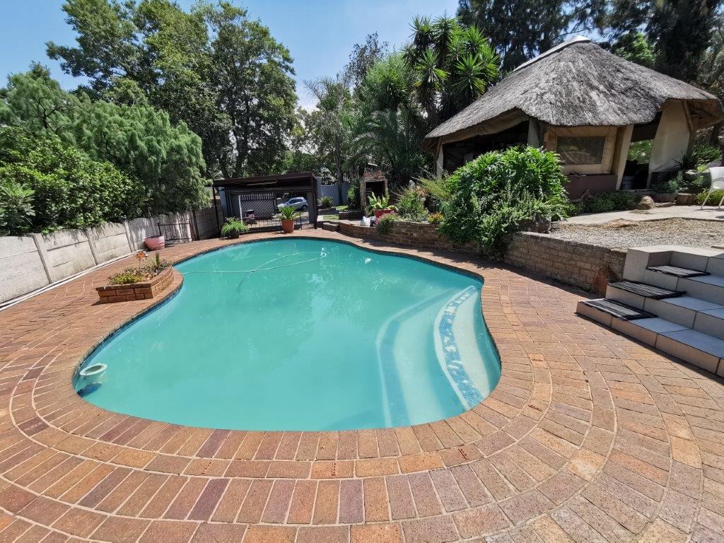 3 Bedroom Property for Sale in Brackendowns Gauteng